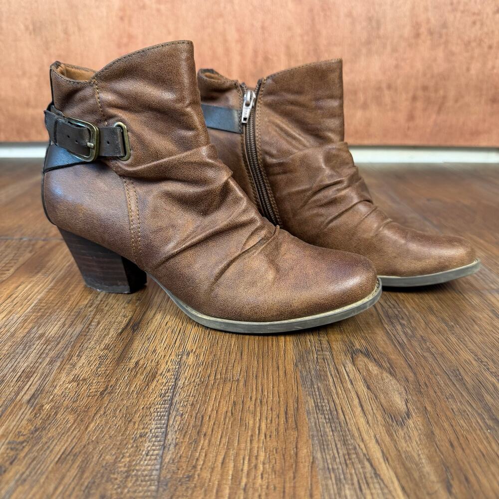 BareTraps Rikita 8 M brown ankle zip up boots booties stacked heel